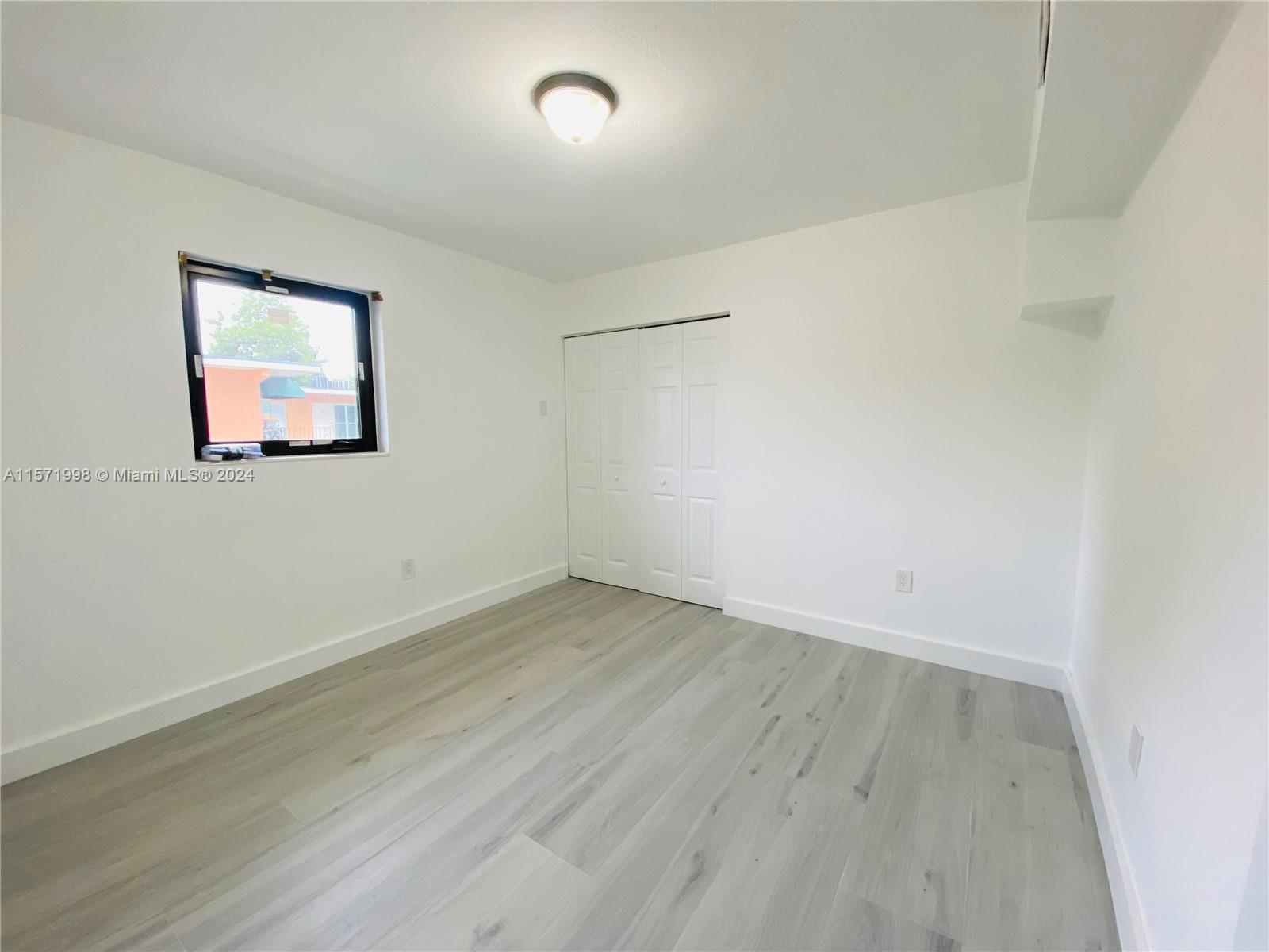 COURTYARDS OF THE GROVE C - Residential Lease