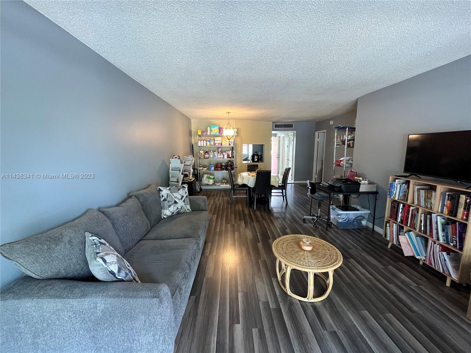 Spacious, updated condo. Tile and laminate flooring throughout, granite countertops. Wonderful up-kept community, close to wonderful restaurants and supermarkets. Easy to show! Text listing agent for showing instructions. Lease option also available! Owner motivated.