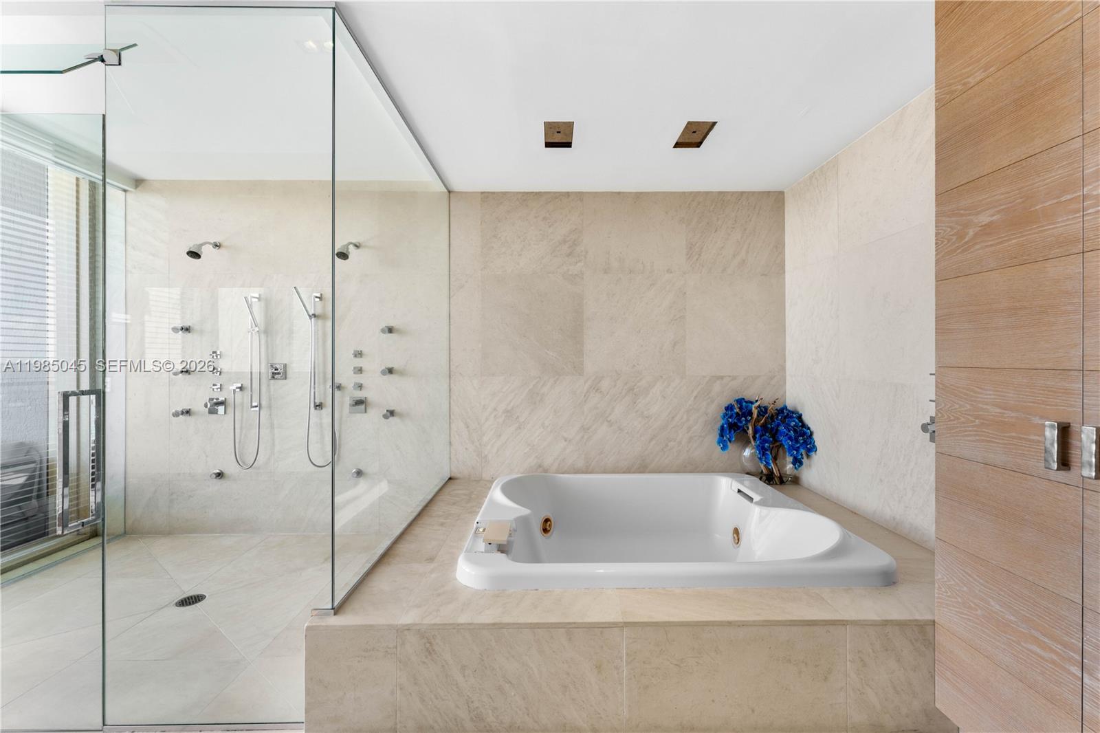 APOGEE CONDO - Residential