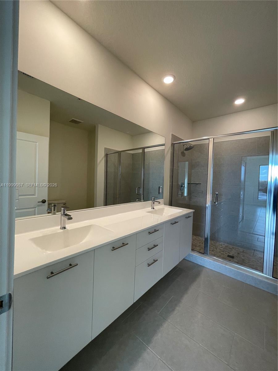 DOWNTOWN DORAL SOUTH PHAS - Residential