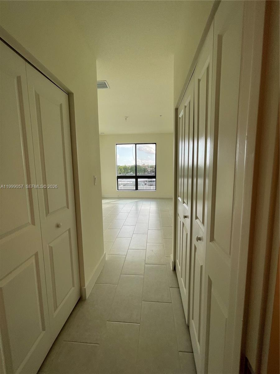 DOWNTOWN DORAL SOUTH PHAS - Residential