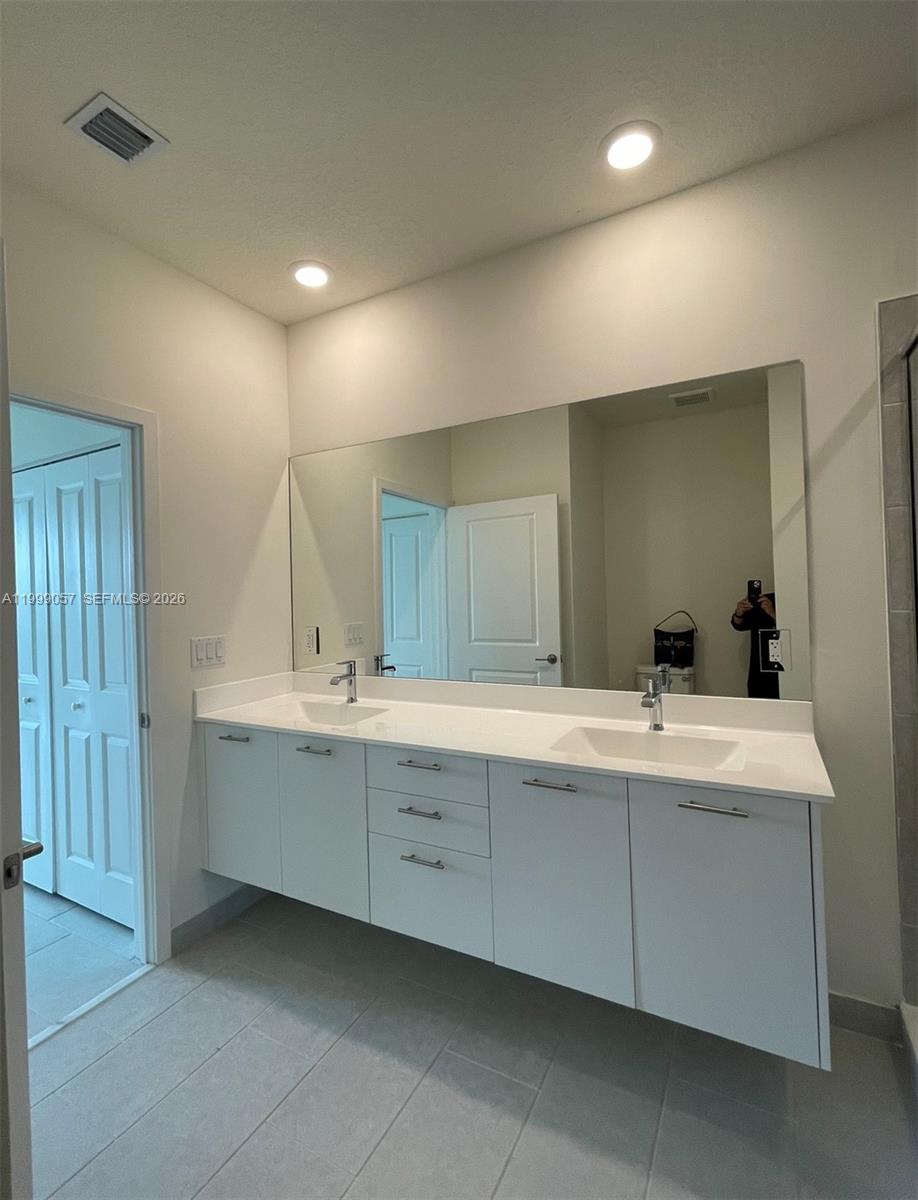 DOWNTOWN DORAL SOUTH PHAS - Residential