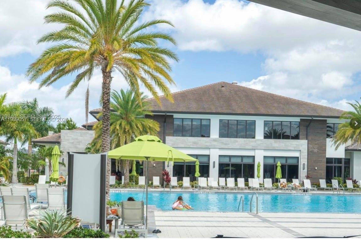 DOWNTOWN DORAL SOUTH PHAS - Residential