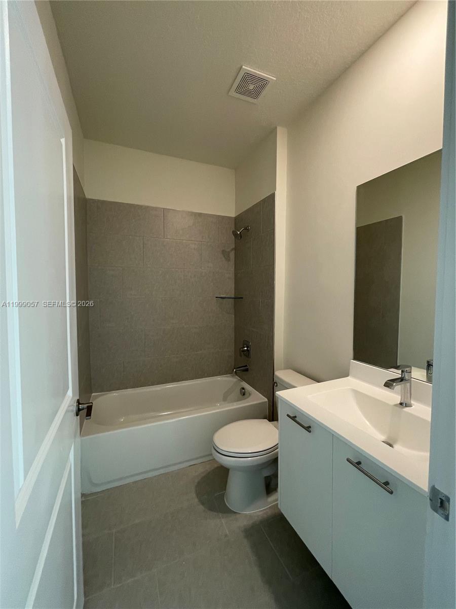 DOWNTOWN DORAL SOUTH PHAS - Residential