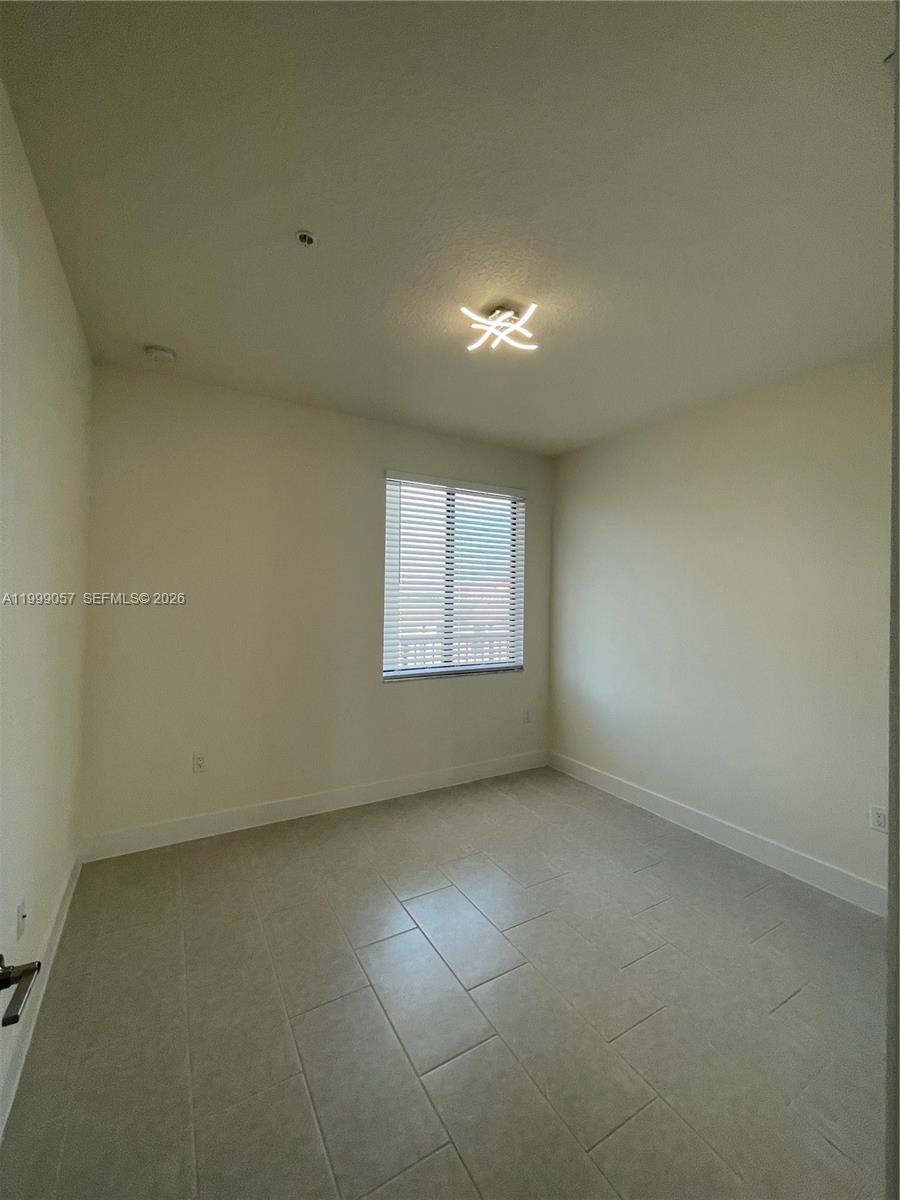 DOWNTOWN DORAL SOUTH PHAS - Residential