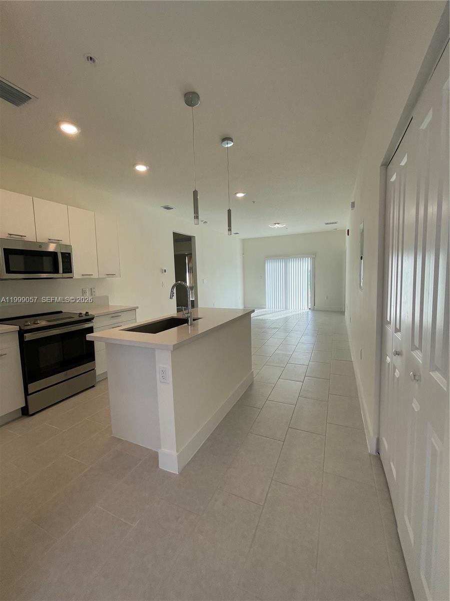 DOWNTOWN DORAL SOUTH PHAS - Residential