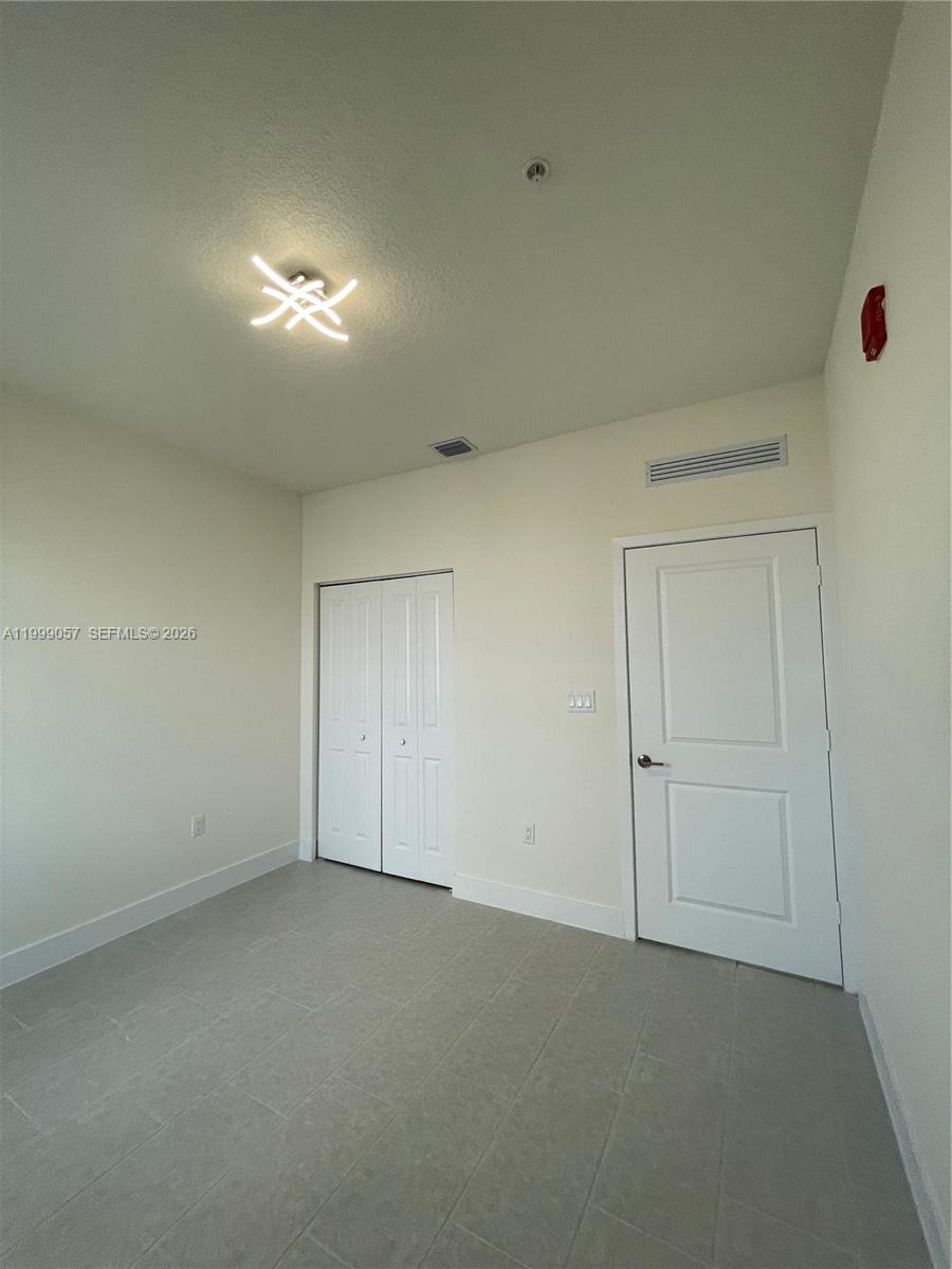 DOWNTOWN DORAL SOUTH PHAS - Residential