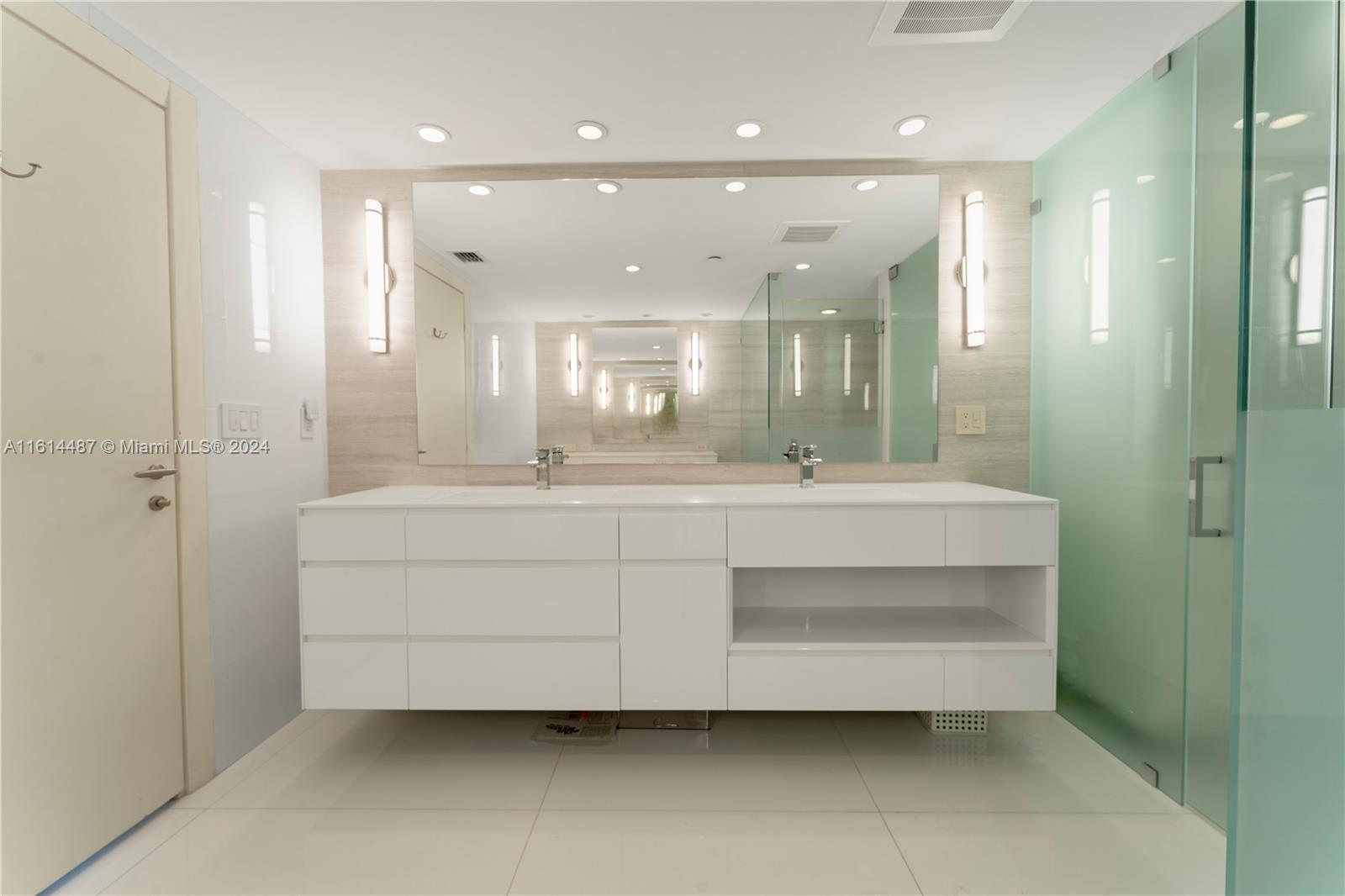GROVENOR HOUSE CONDO - Residential