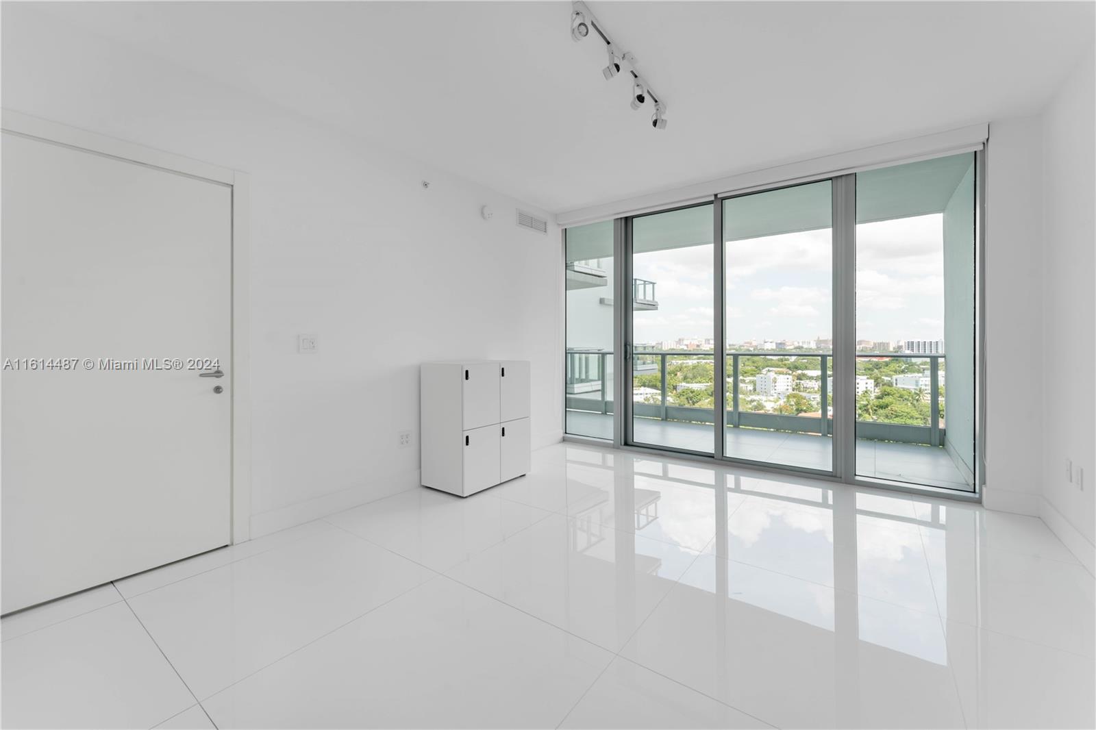 GROVENOR HOUSE CONDO - Residential
