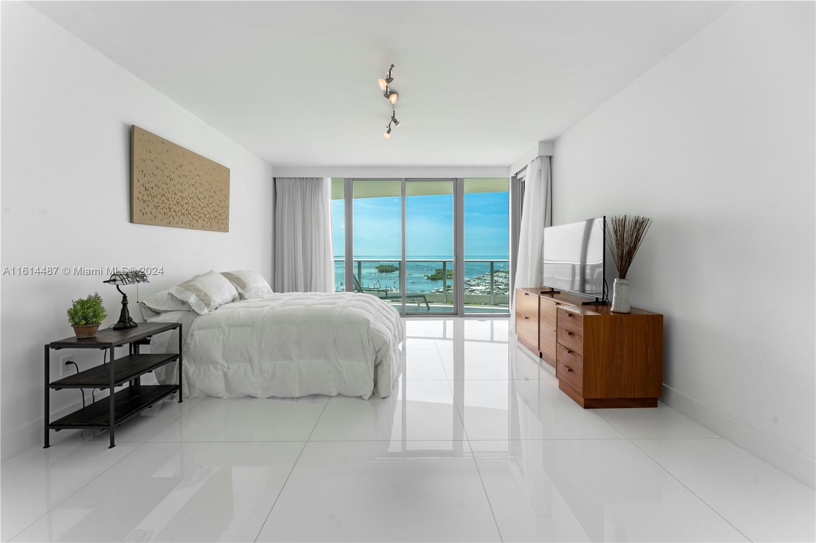 GROVENOR HOUSE CONDO - Residential