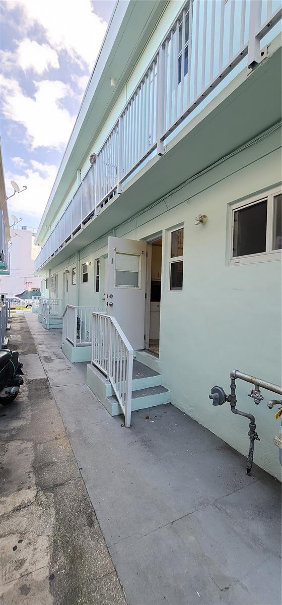 COLONY HOUSE CONDO - Residential