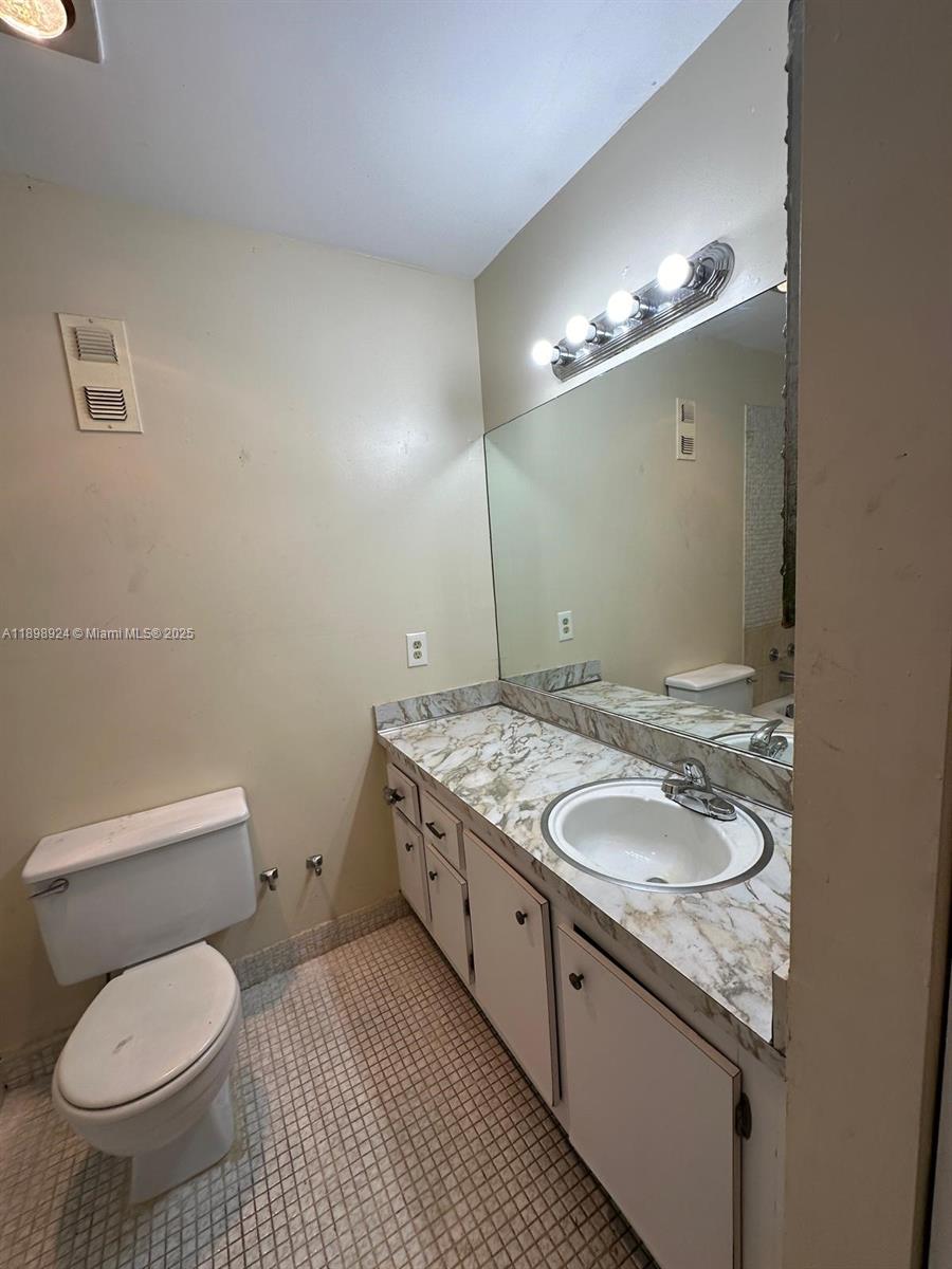 NEWPORT AT LAUDERHILL CON - Residential