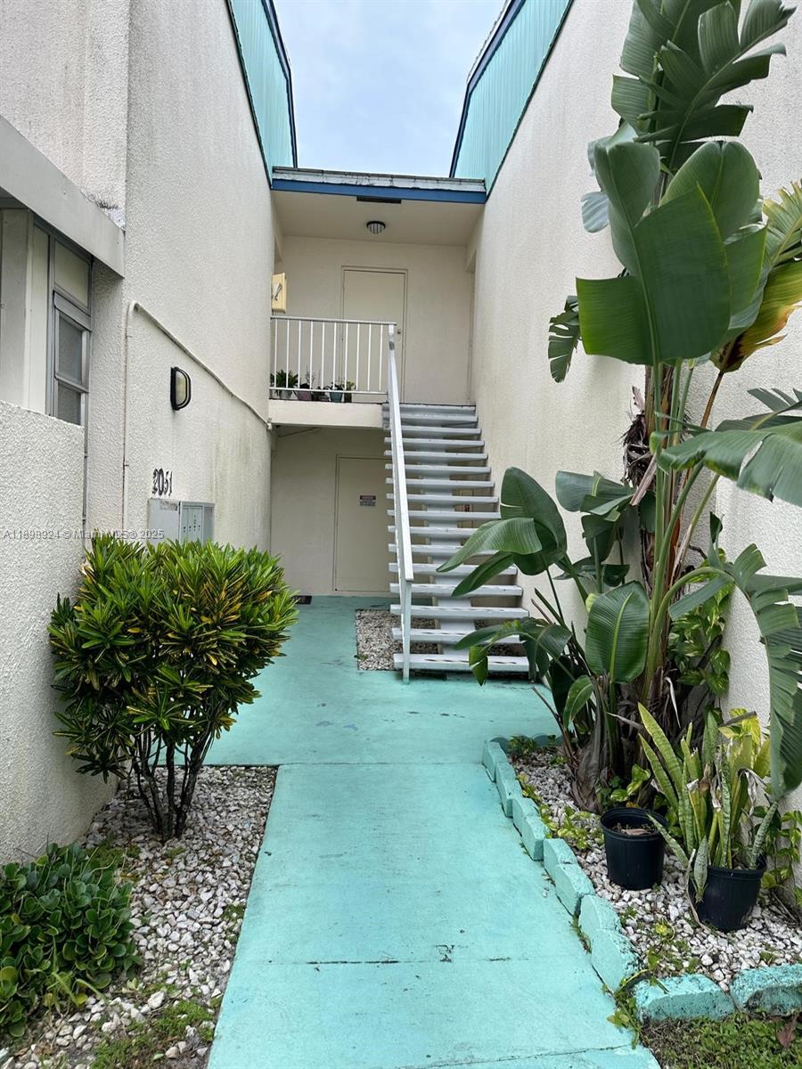 NEWPORT AT LAUDERHILL CON - Residential