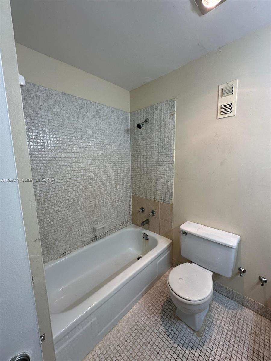 NEWPORT AT LAUDERHILL CON - Residential