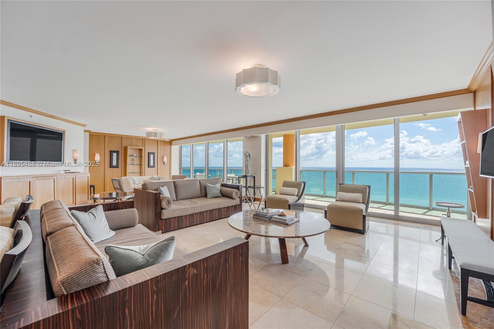 IL VILLAGGIO ON SOUTH BEA - Residential