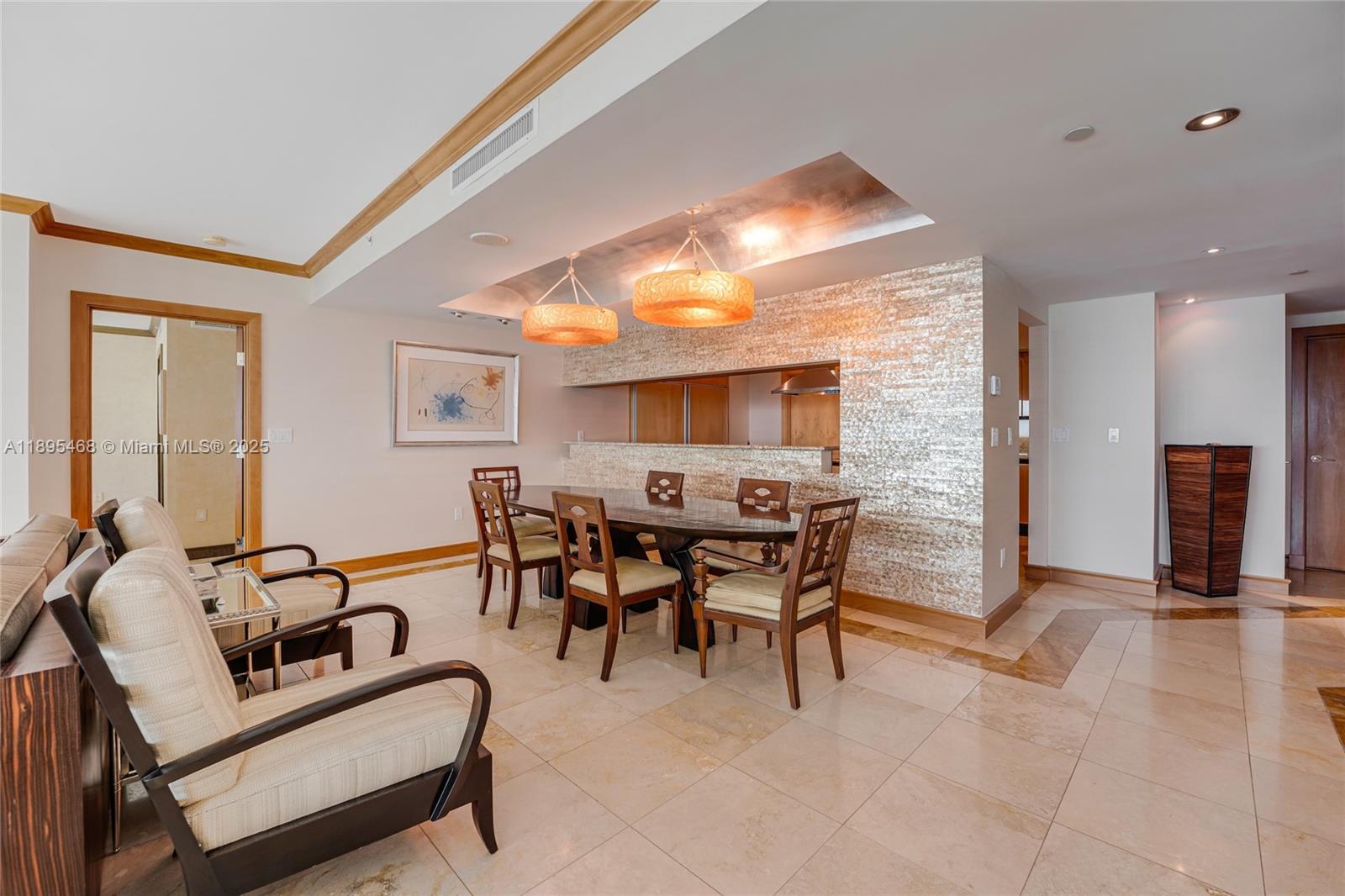 IL VILLAGGIO ON SOUTH BEA - Residential