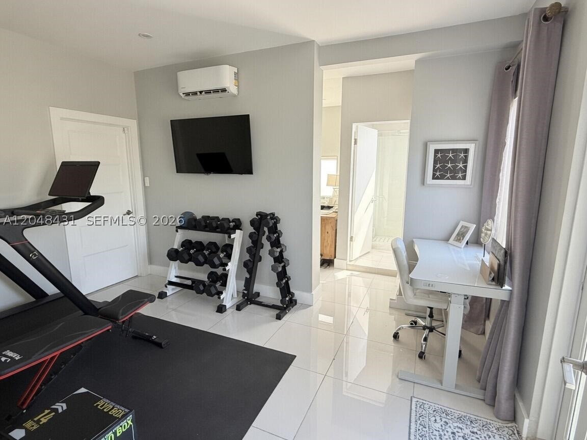 MIAMI SHORES SEC 3 - Residential
