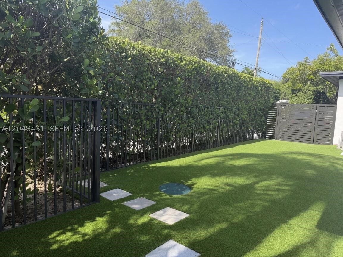 MIAMI SHORES SEC 3 - Residential