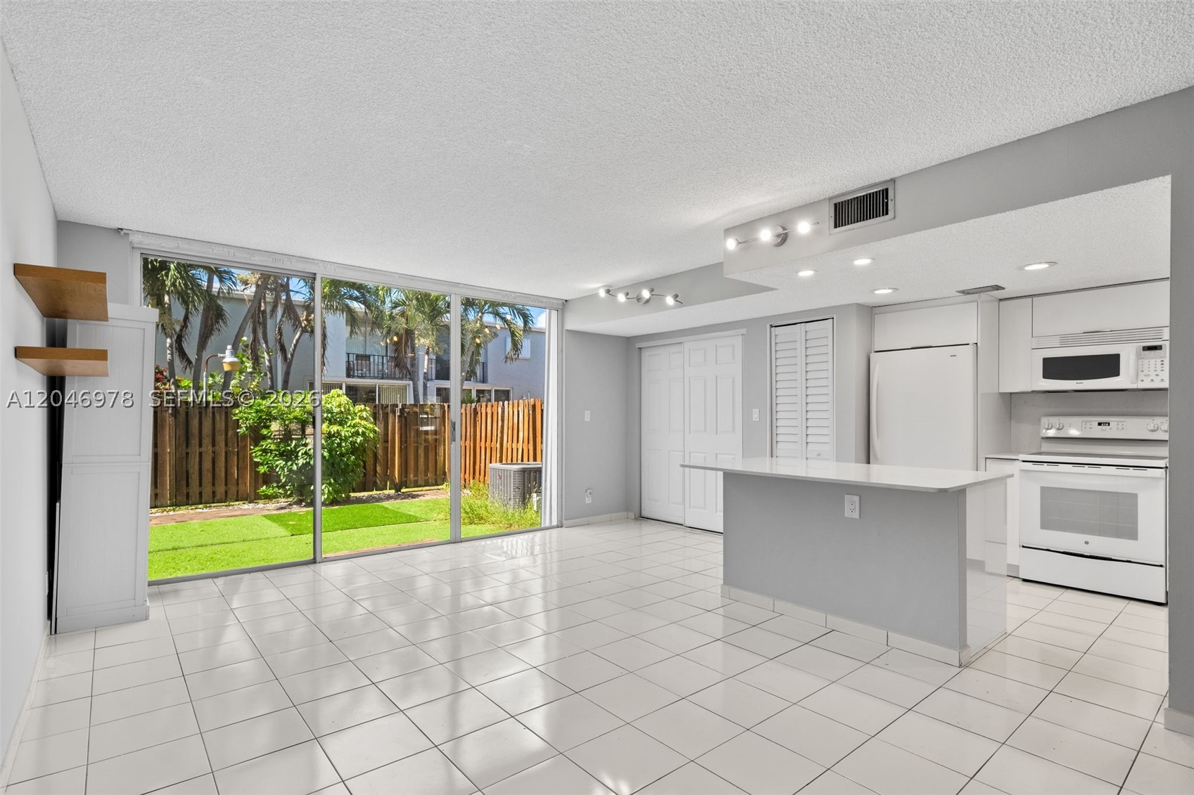 VENETIAN PARK III CONDO - Residential