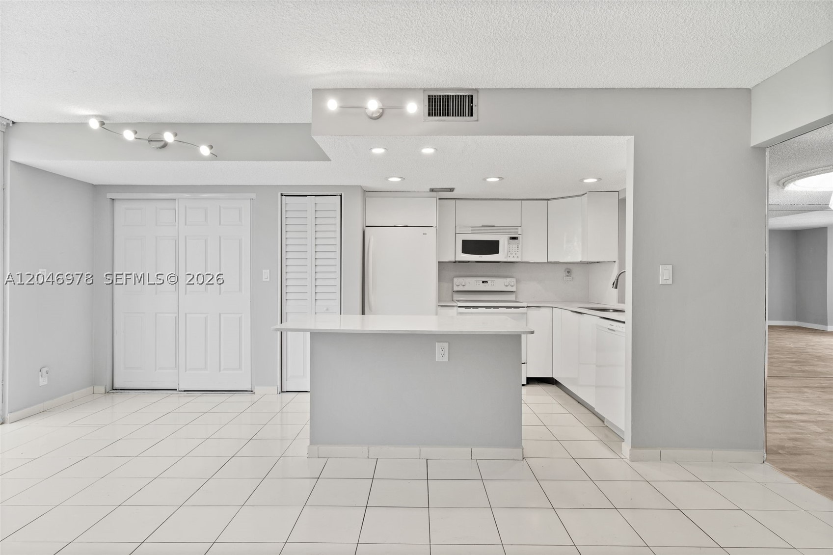 VENETIAN PARK III CONDO - Residential
