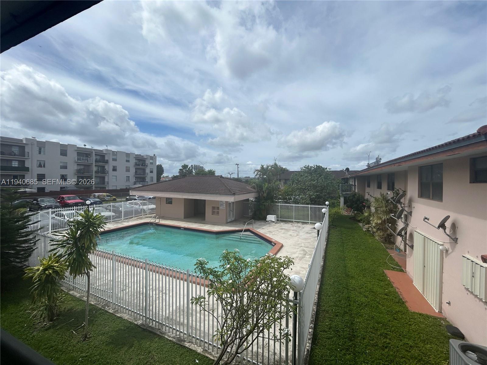 CONQUISTADOR PARK CONDO - Residential