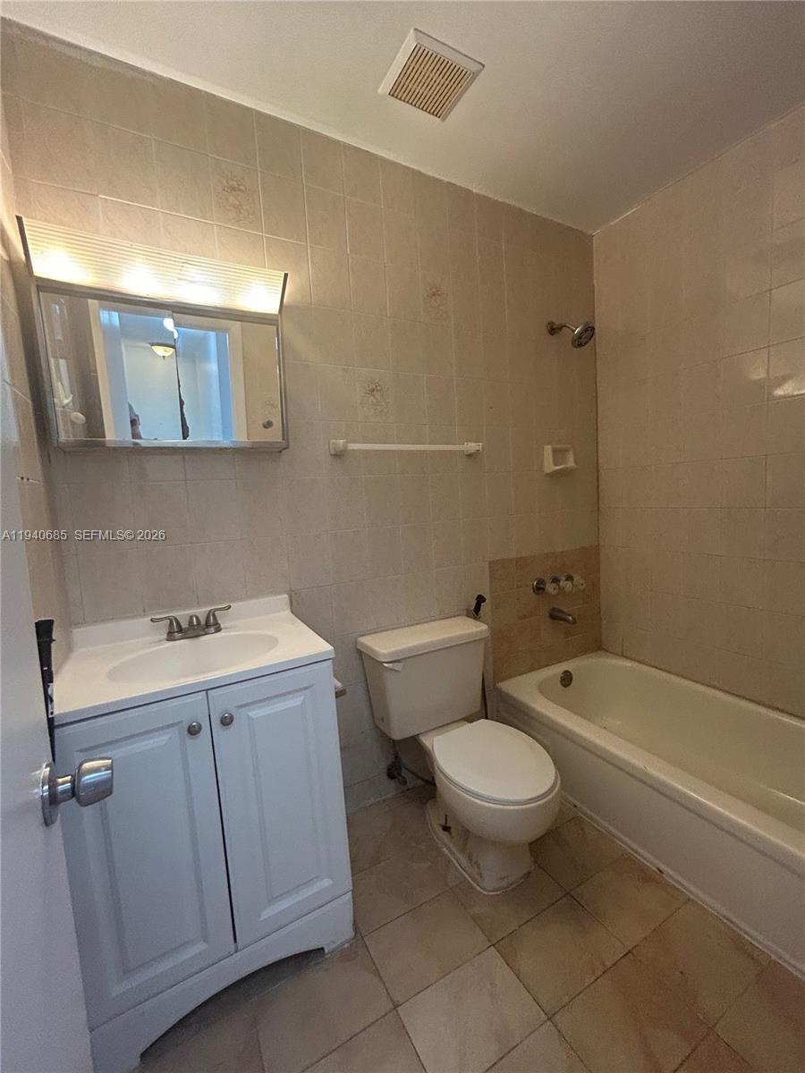 CONQUISTADOR PARK CONDO - Residential
