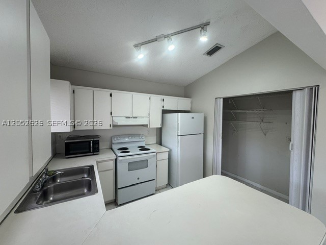 DEERWOOD ESTATES - Residential