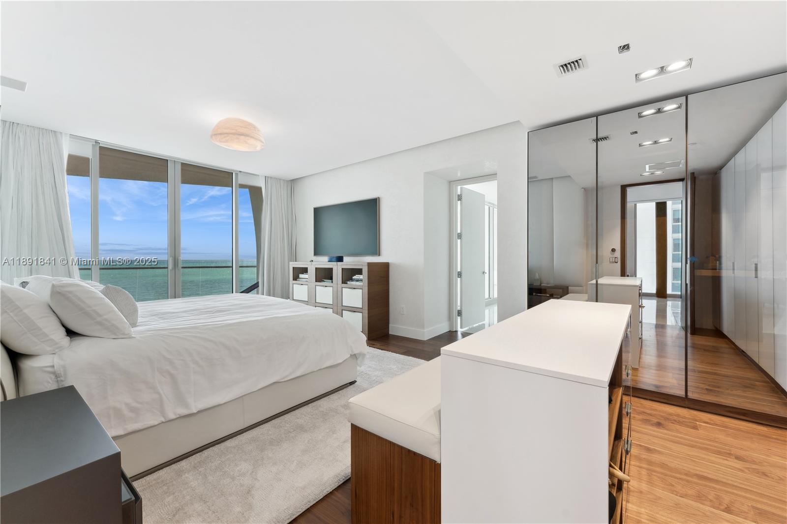 JADE SIGNATURE CONDO - Residential