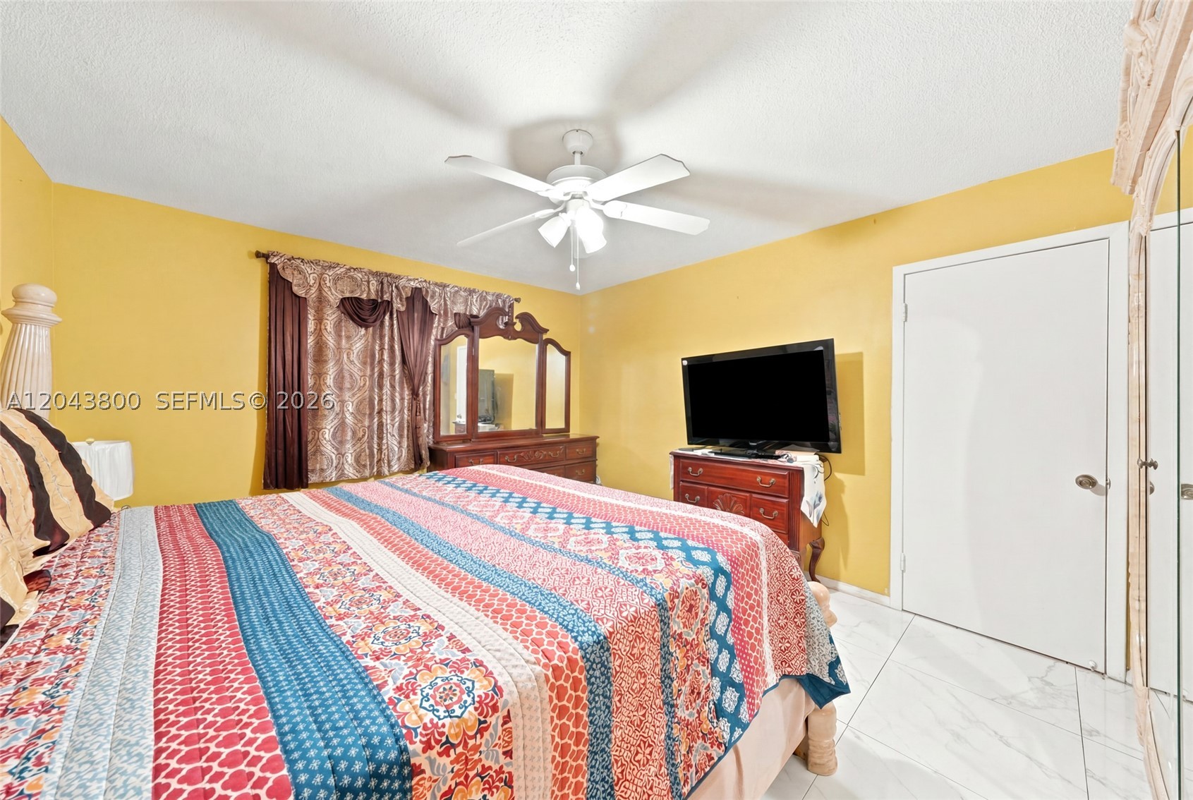 EMERALD CONDO - Residential