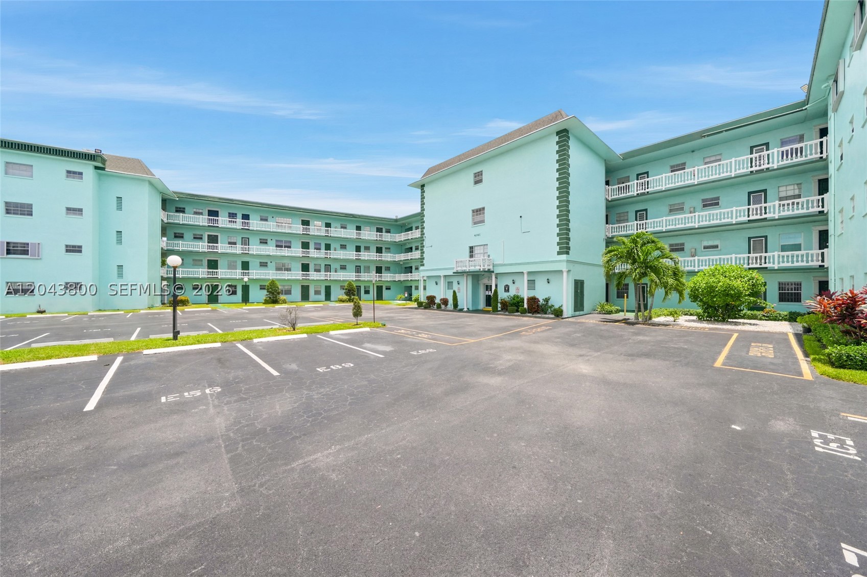EMERALD CONDO - Residential