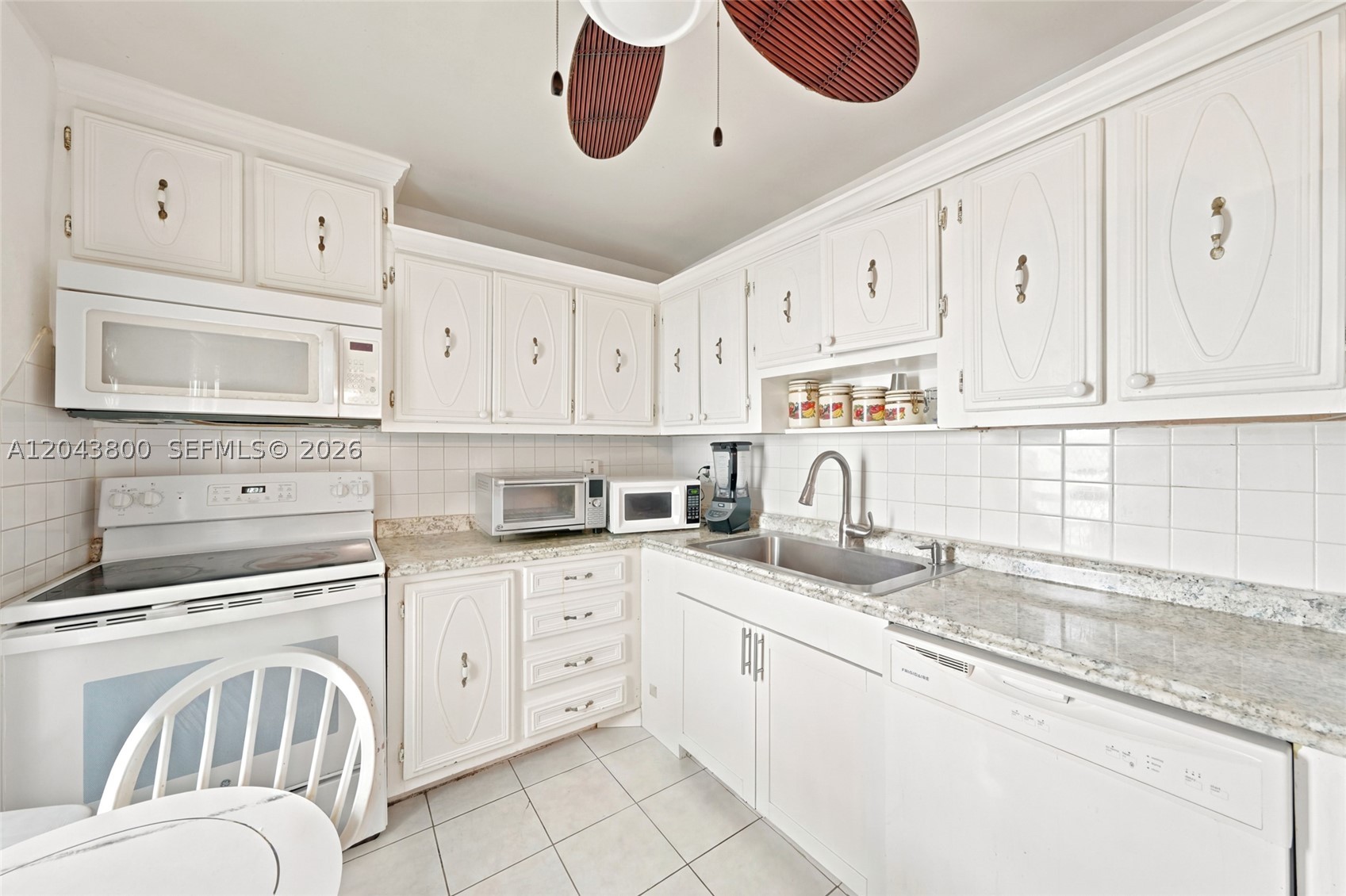 EMERALD CONDO - Residential