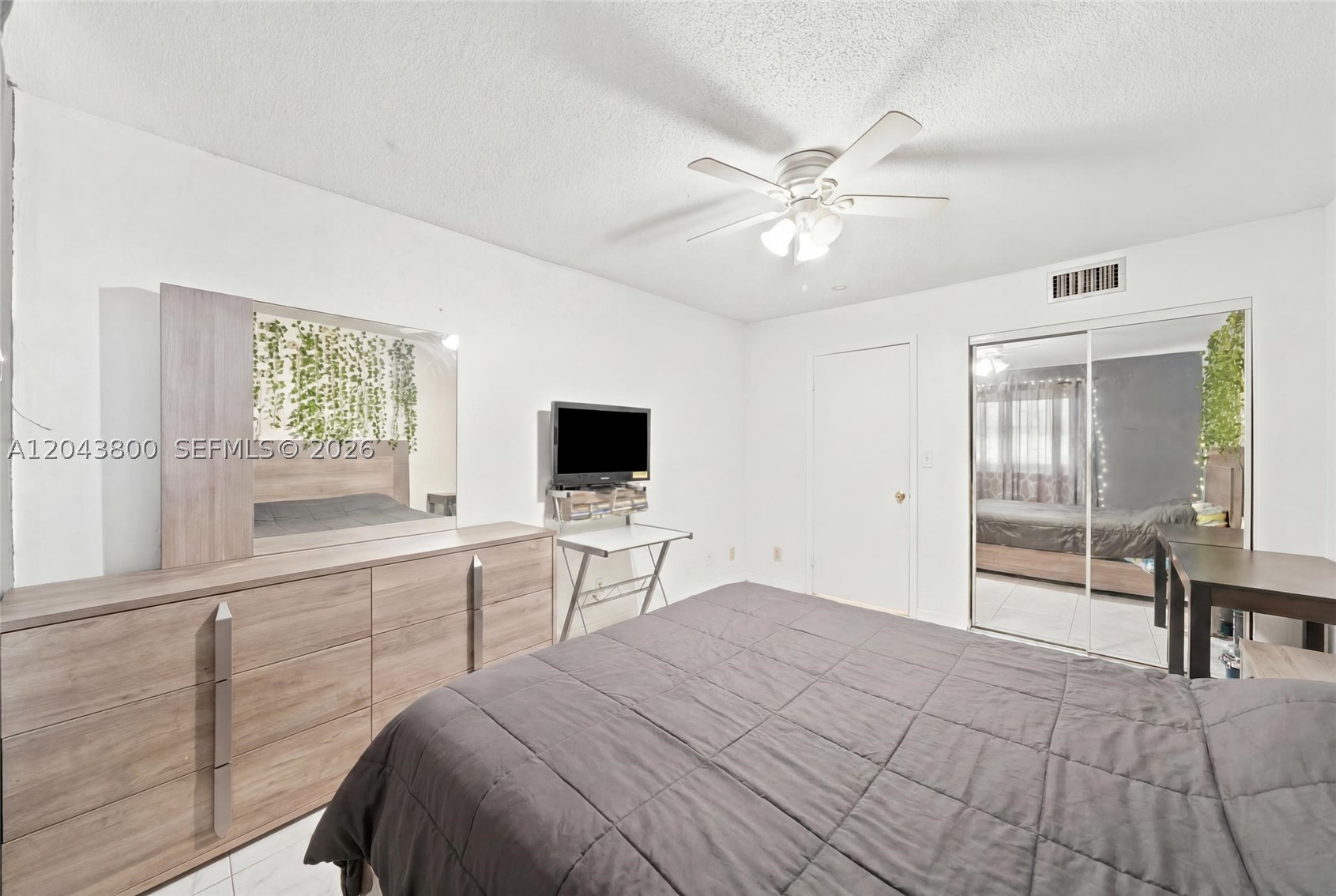 EMERALD CONDO - Residential