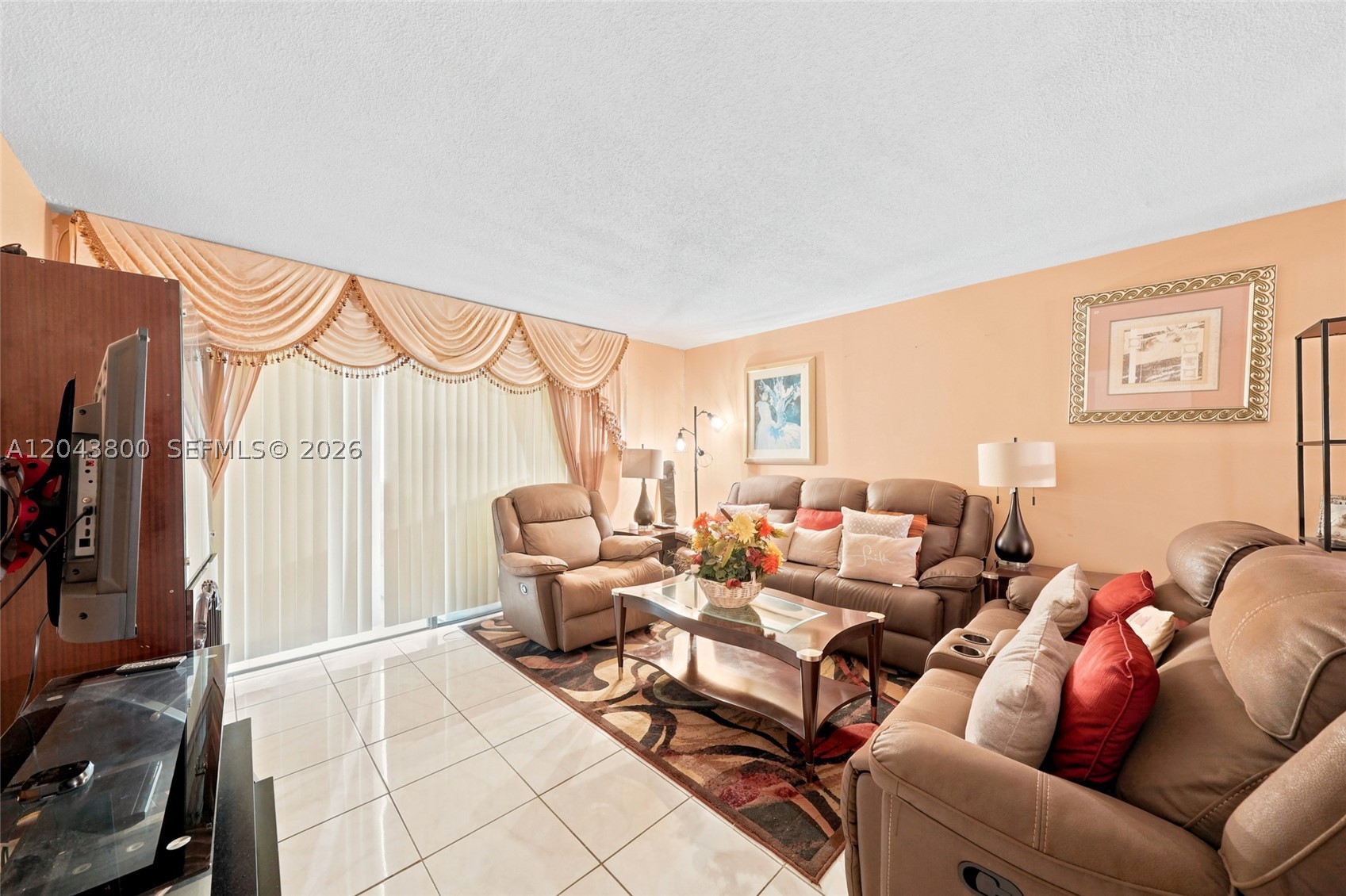 EMERALD CONDO - Residential