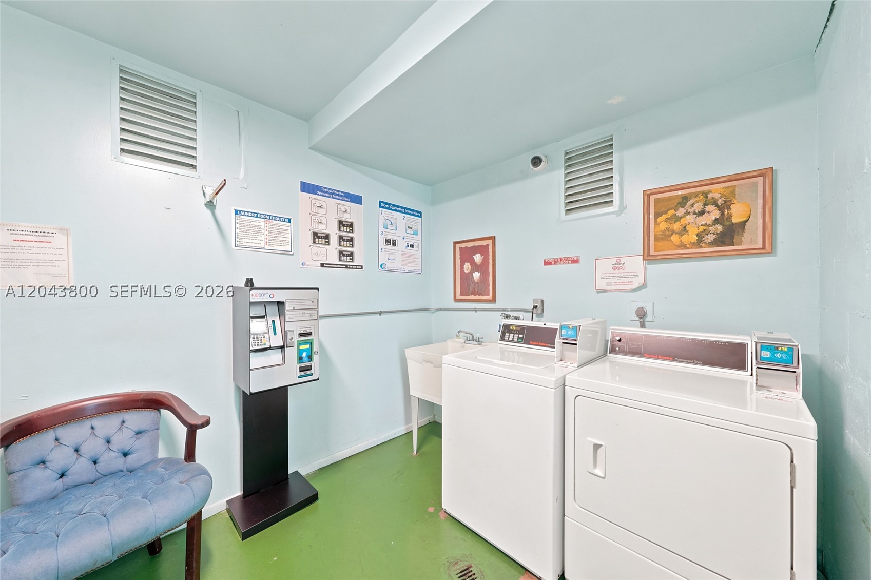 EMERALD CONDO - Residential