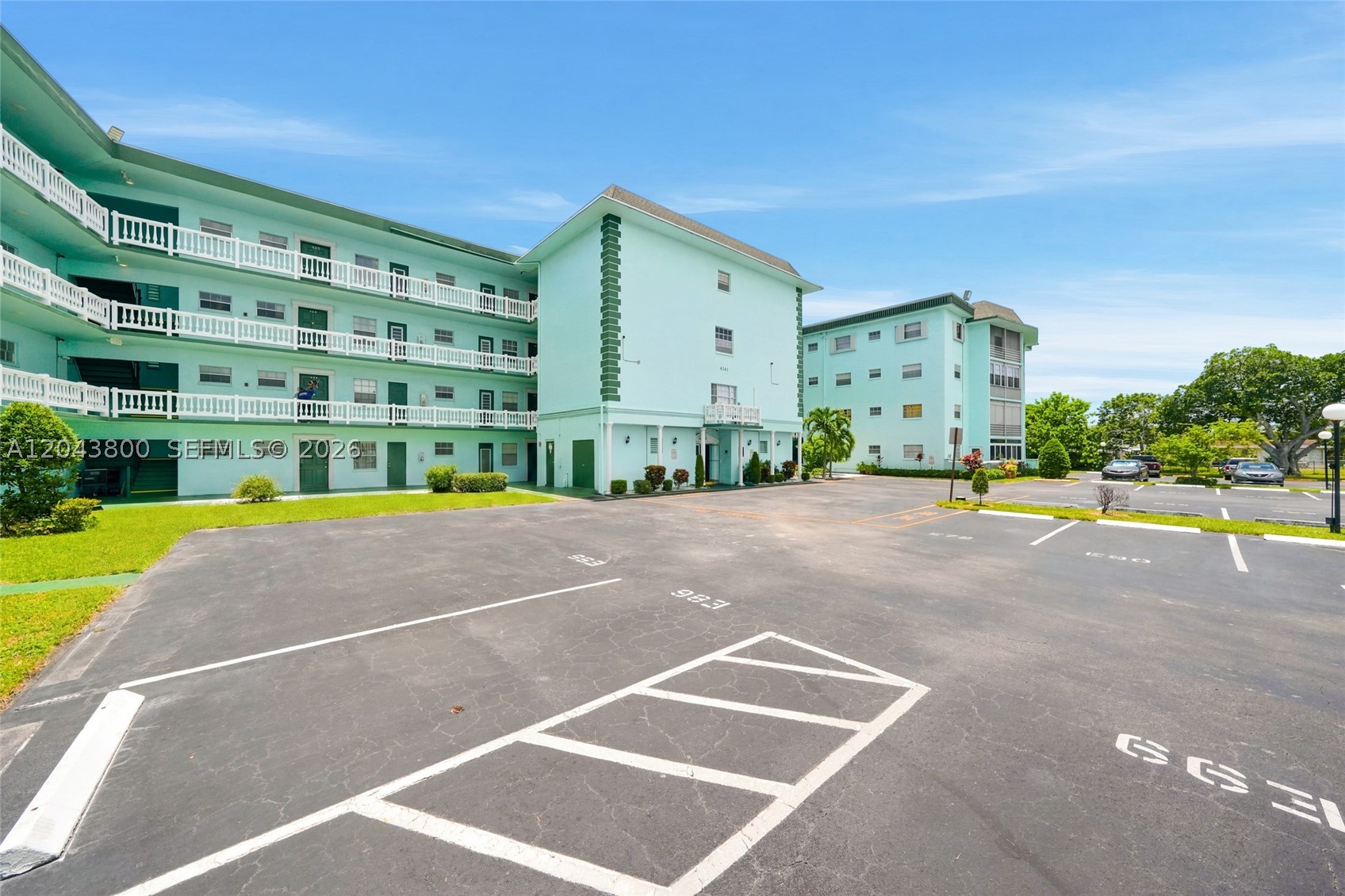 EMERALD CONDO - Residential
