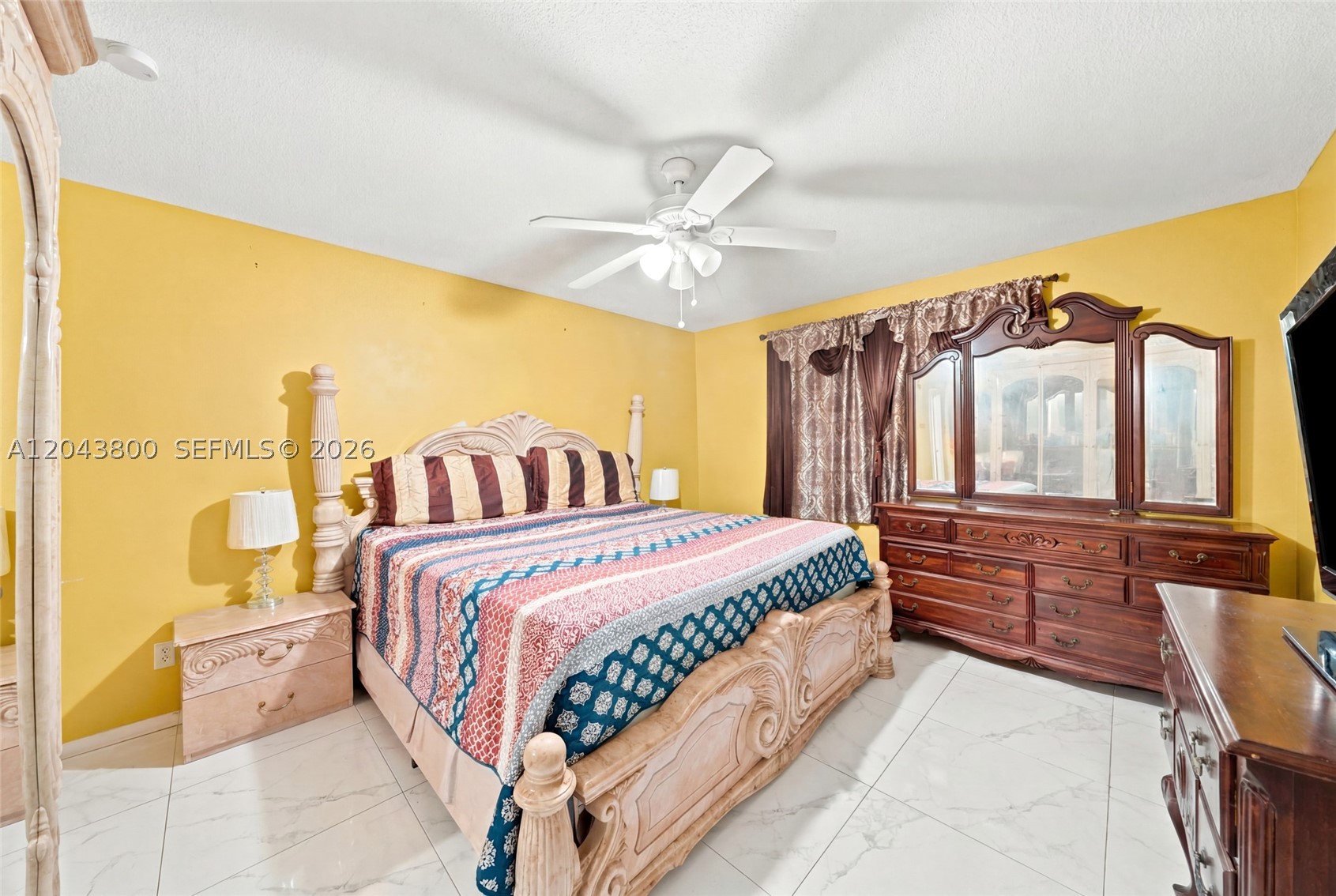 EMERALD CONDO - Residential
