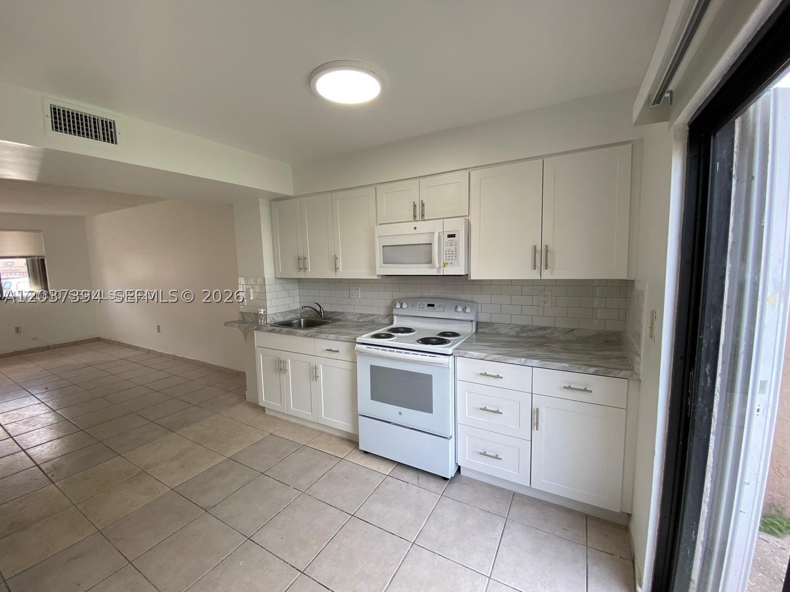 VILLAS UNIVERSITY SQUARE - Residential Lease