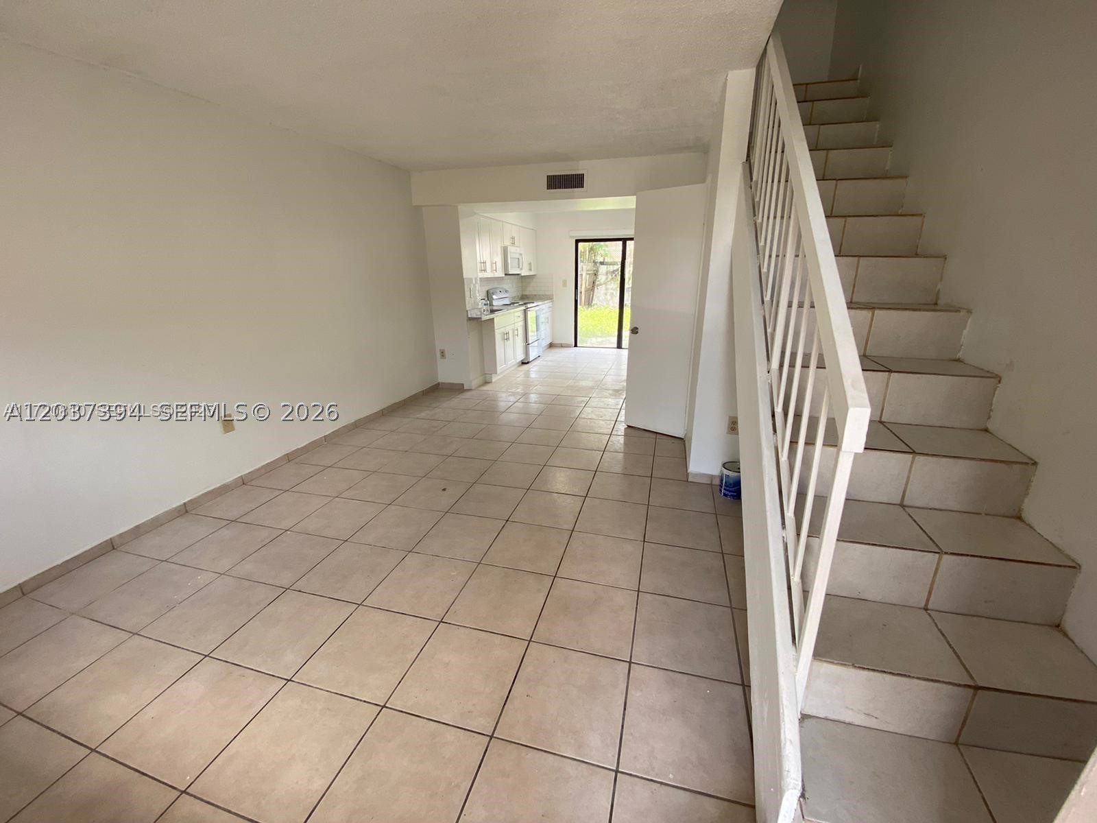 VILLAS UNIVERSITY SQUARE - Residential Lease