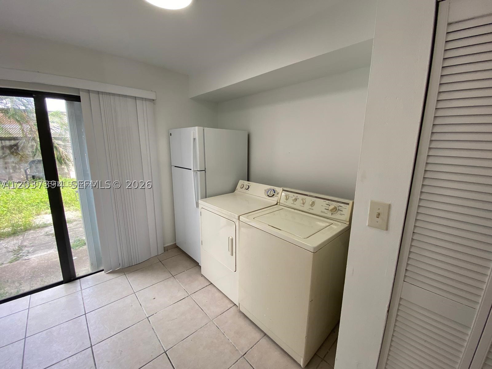 VILLAS UNIVERSITY SQUARE - Residential Lease
