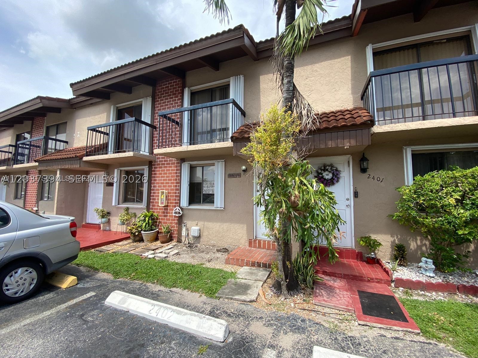 VILLAS UNIVERSITY SQUARE - Residential Lease
