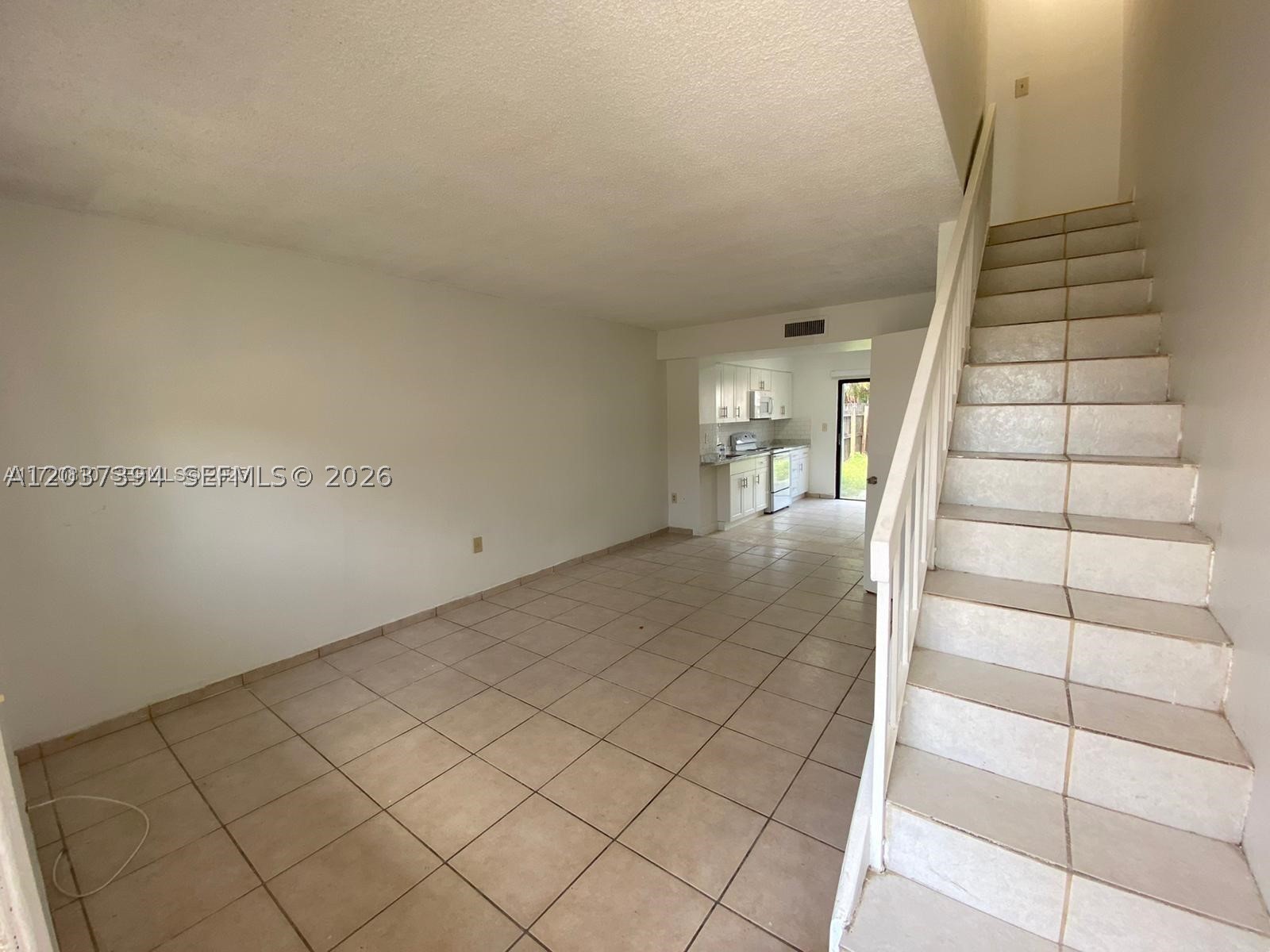 VILLAS UNIVERSITY SQUARE - Residential Lease