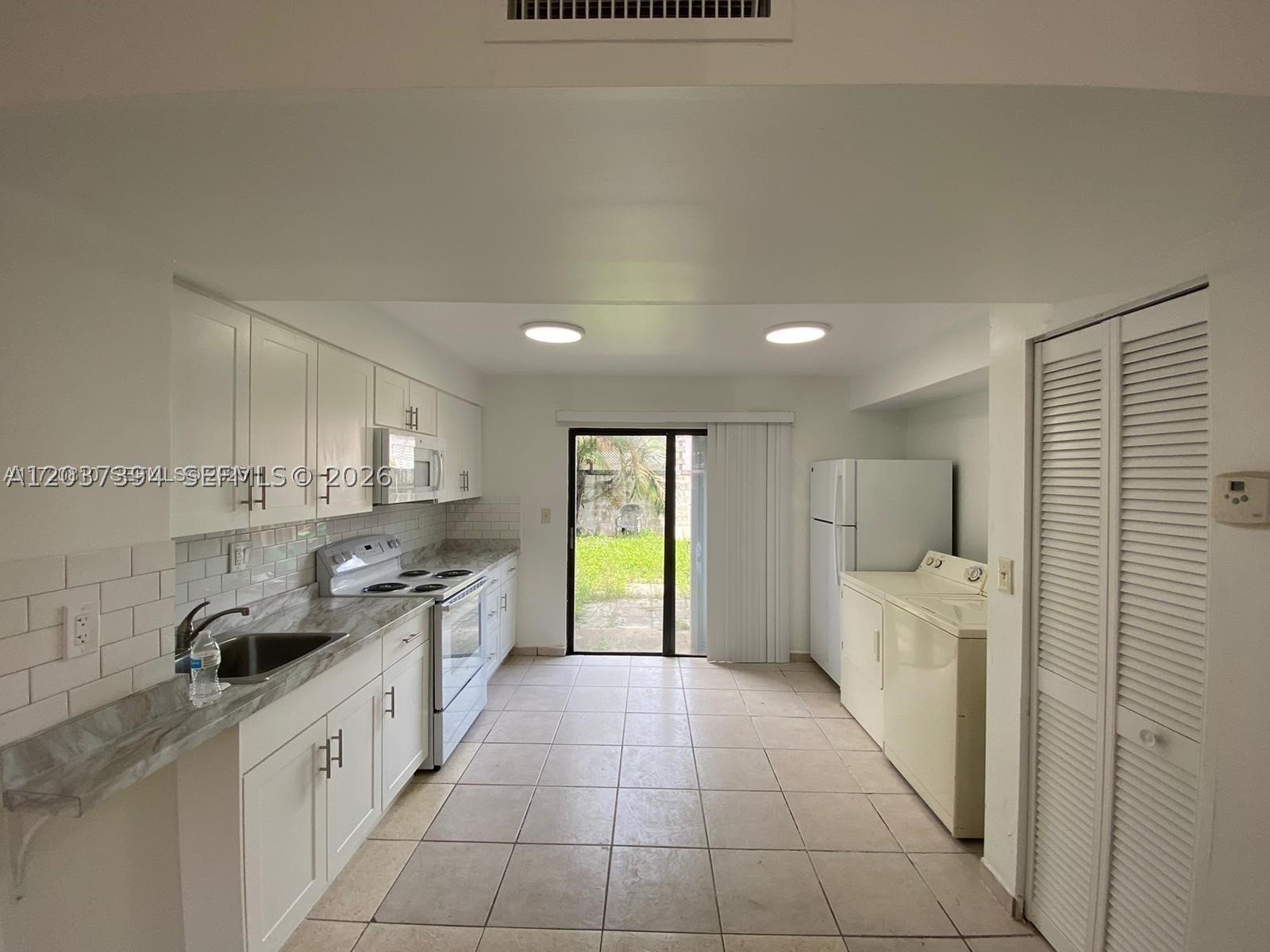 VILLAS UNIVERSITY SQUARE - Residential Lease