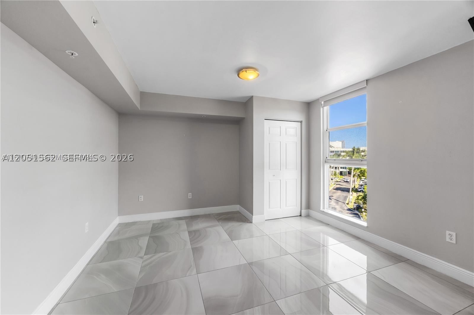 VISTA ON THE BAY CONDO - Residential