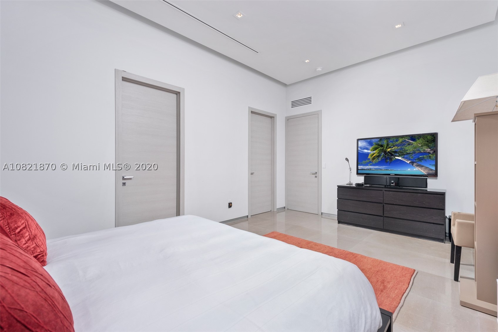 GOLDEN BEACH SEC E - Residential