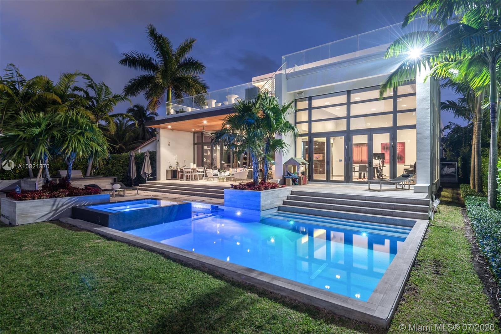 GOLDEN BEACH SEC E - Residential