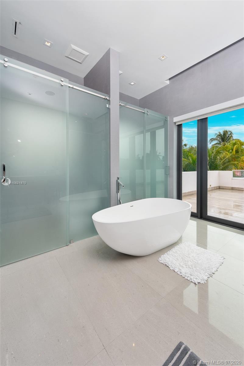 GOLDEN BEACH SEC E - Residential