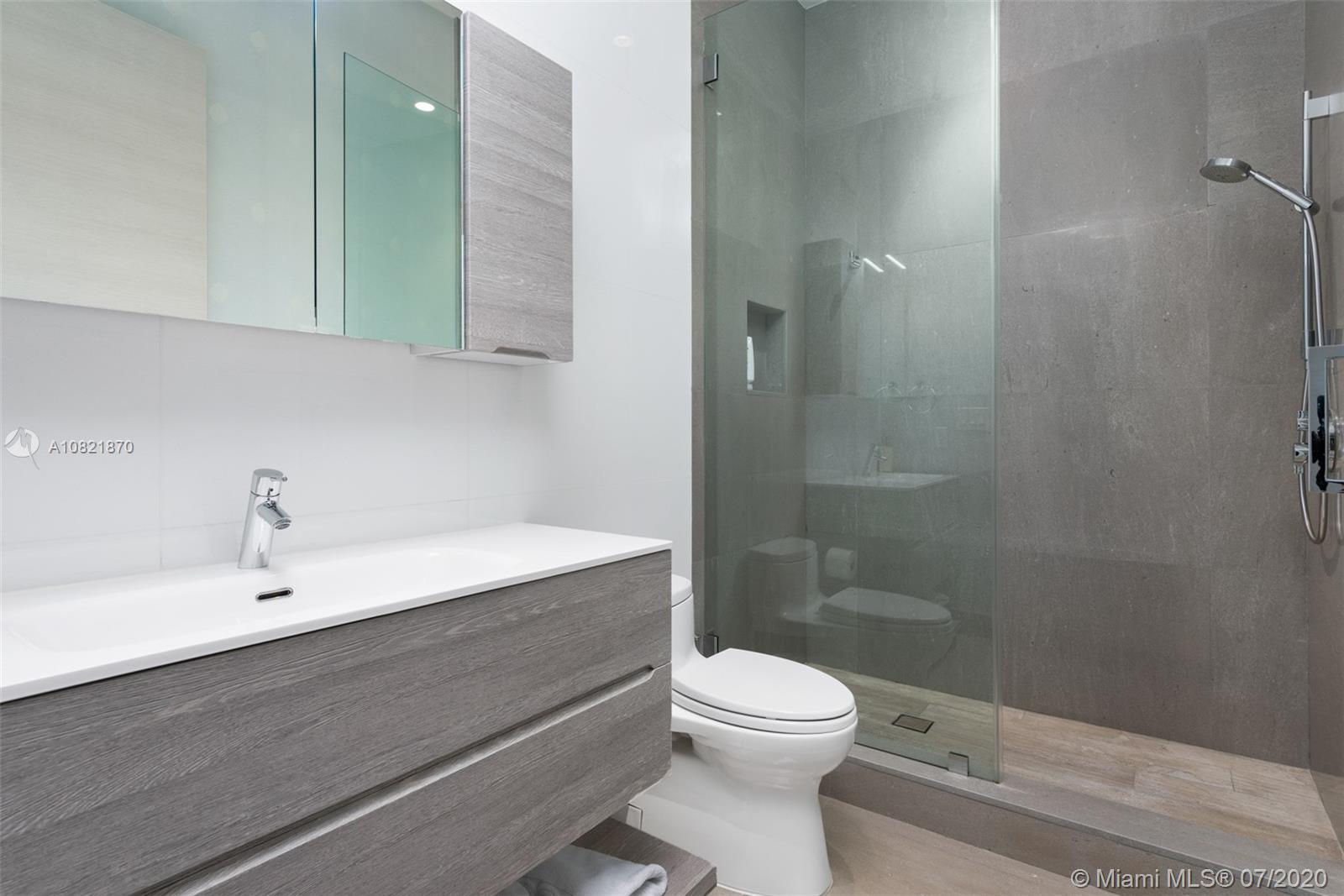 GOLDEN BEACH SEC E - Residential