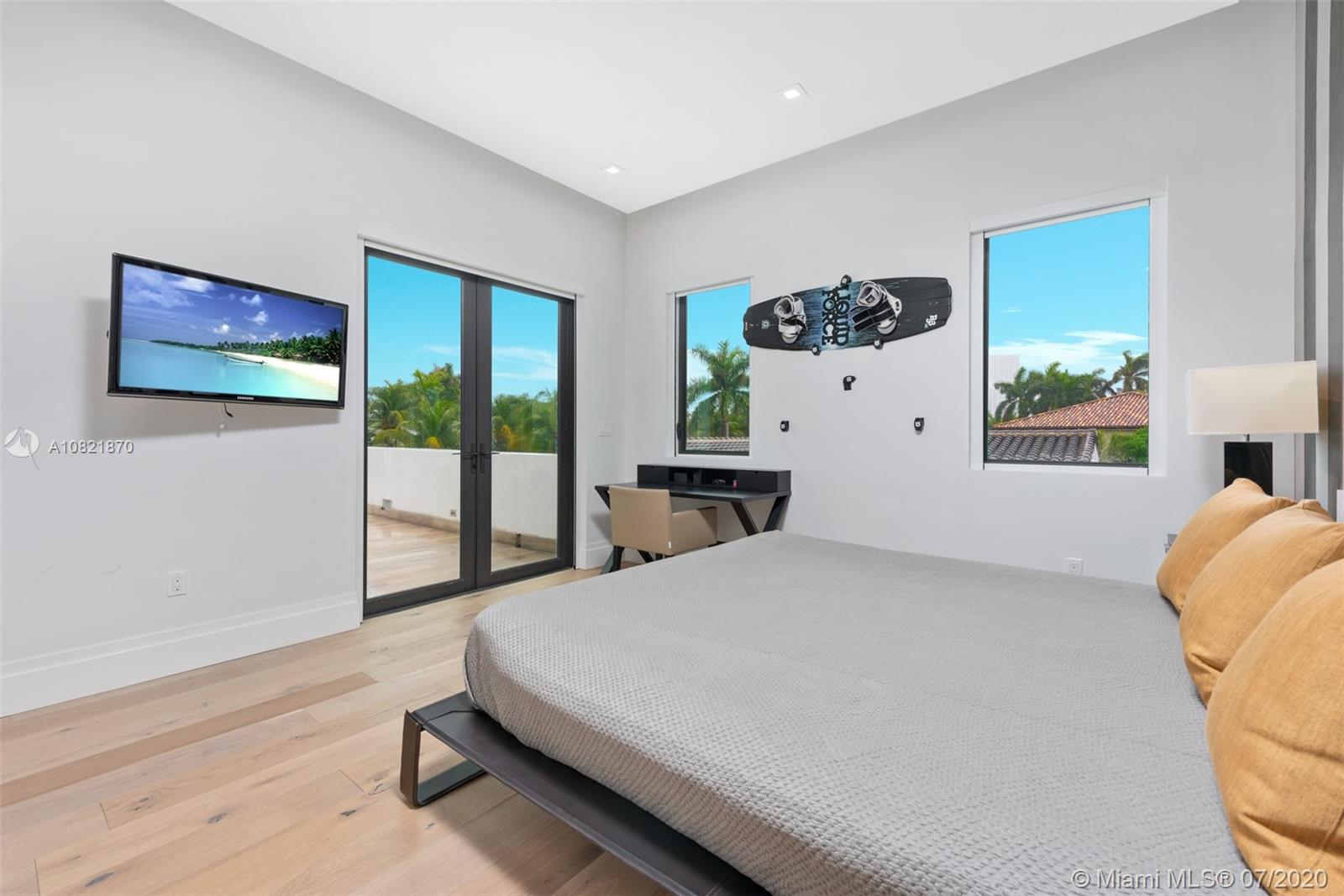 GOLDEN BEACH SEC E - Residential