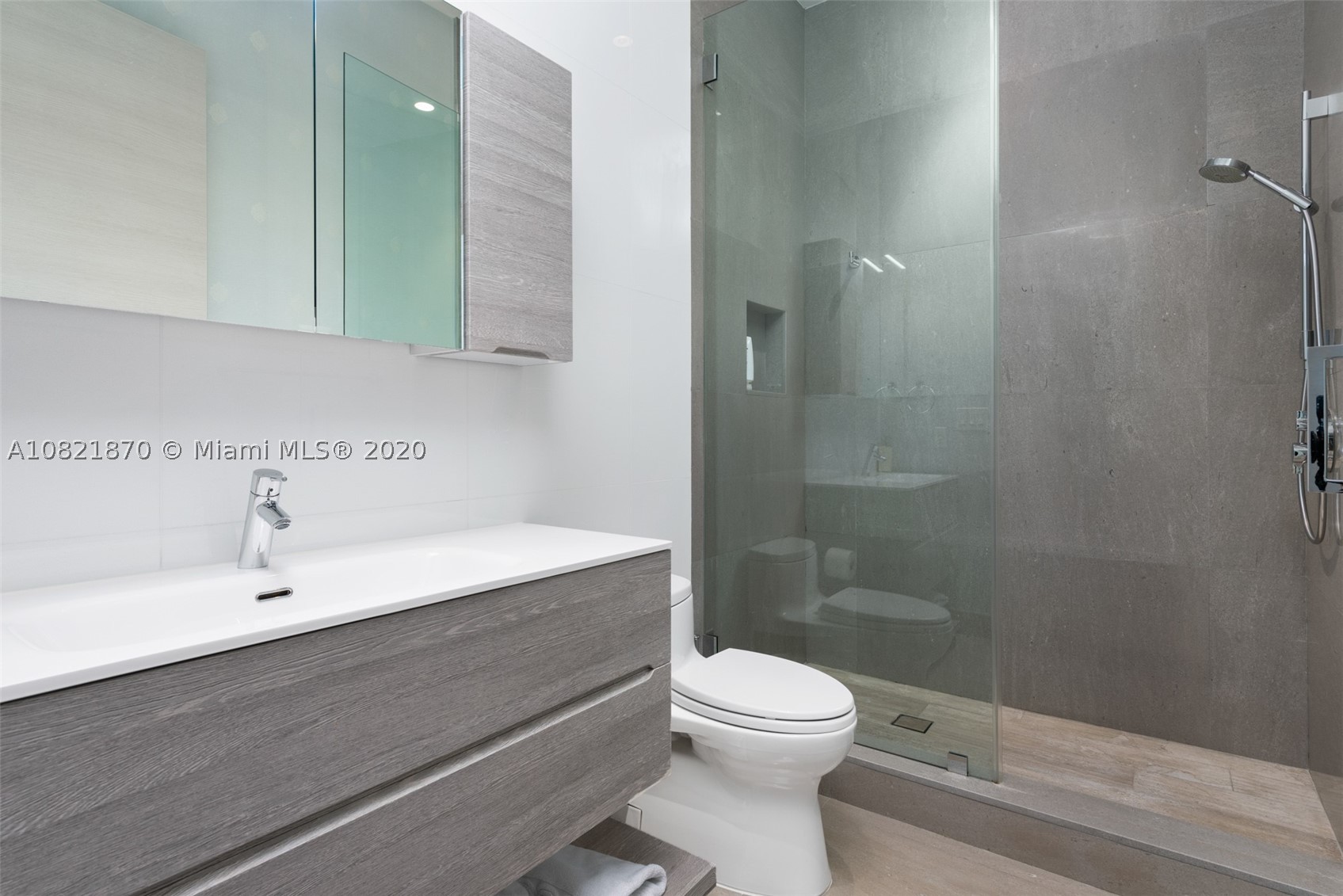 GOLDEN BEACH SEC E - Residential