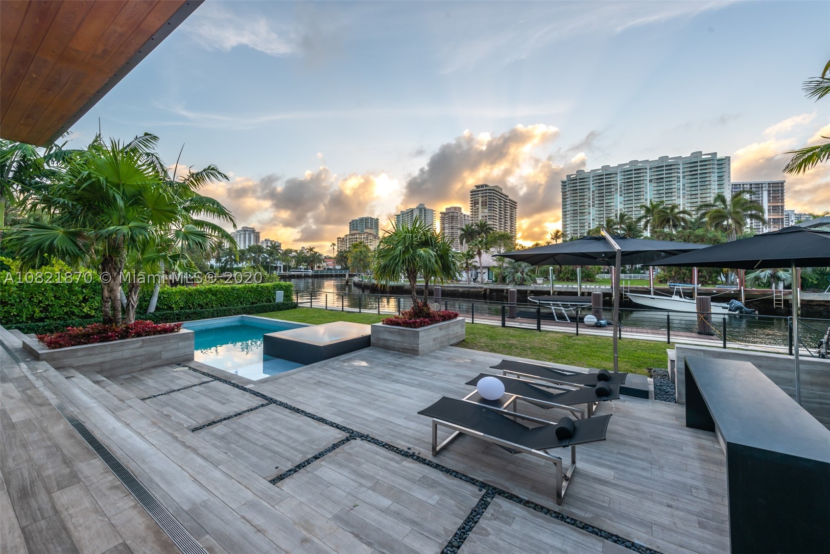 GOLDEN BEACH SEC E - Residential